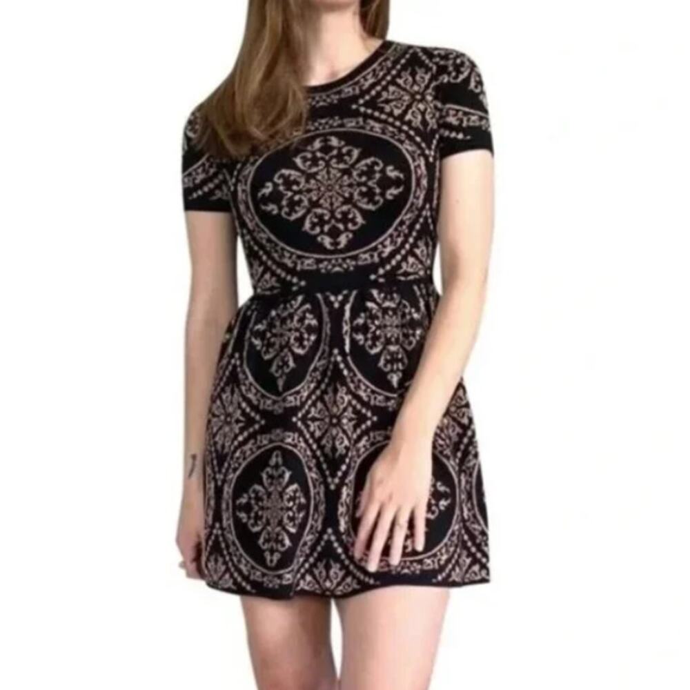Romeo & Juliet Couture Mini Sweater Dress Scoop Neck Knitted Black Tan Womens M
